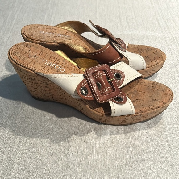 Bernardo Women's White Wedge Sandals - Picture 4 of 5